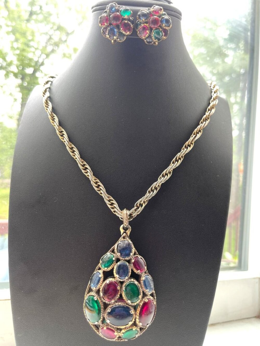 Vtg Crown Trifari Renaissance Multi-Colored Poured Glass Pendant & Earrings Set